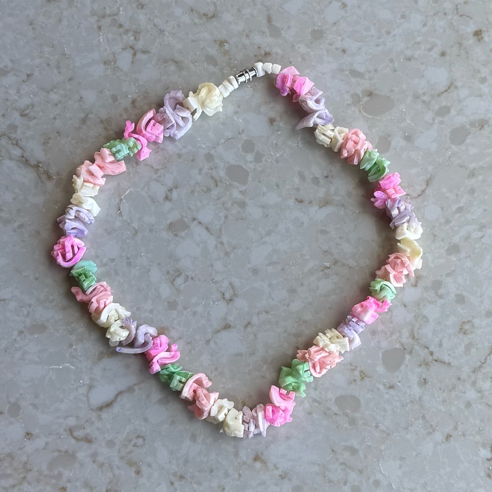 NWOT Tuckernuck Pastel Rainbow Ruffle Shell Necklace - Picture 2 of 6
